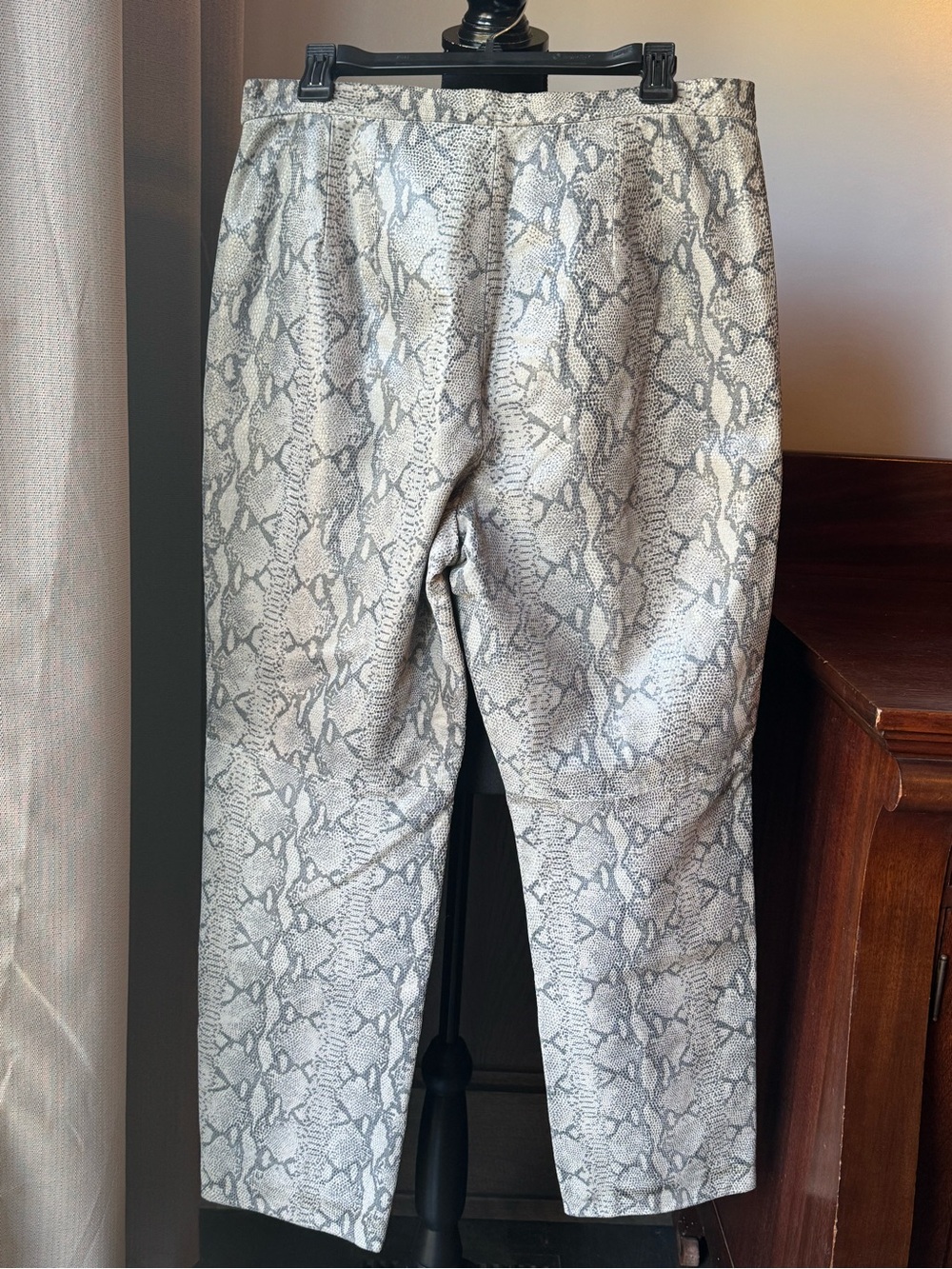 Colebrook & Co. Leather Snake Print Straight Leg Pants - Neutral Tones Sz 14 - Picture 2 of 8